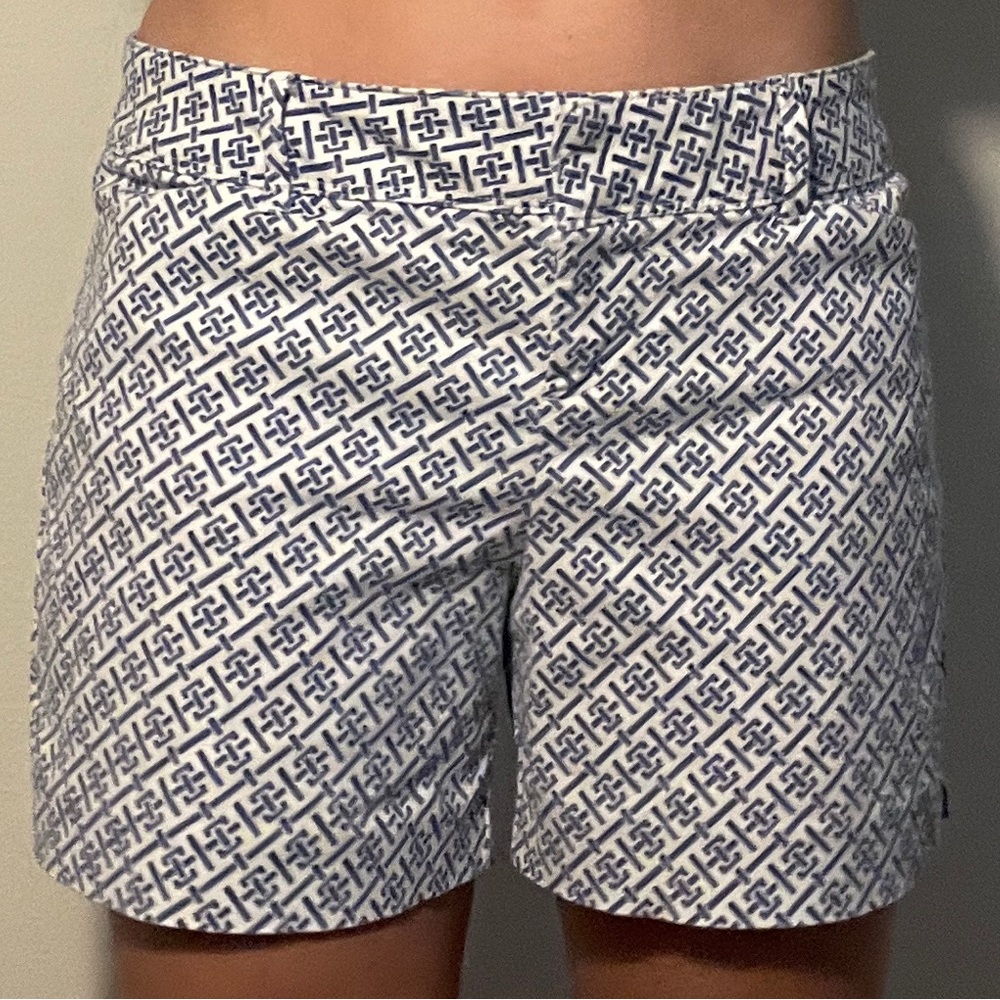 Woman straight shorts